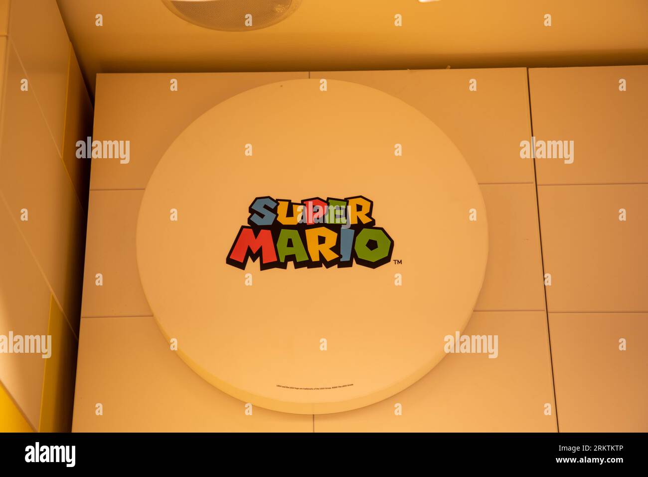 Bordeaux , France - 08 19 2023 : Nintendo super mario bouillon logo et signe texte dans la boutique d'intérieur publicité mario kart frère Banque D'Images