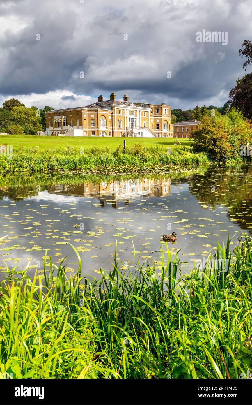 Extérieur du manoir géorgien du 18e siècle Waverley Abbey House près de Farnham, Surrey, Angleterre Banque D'Images
