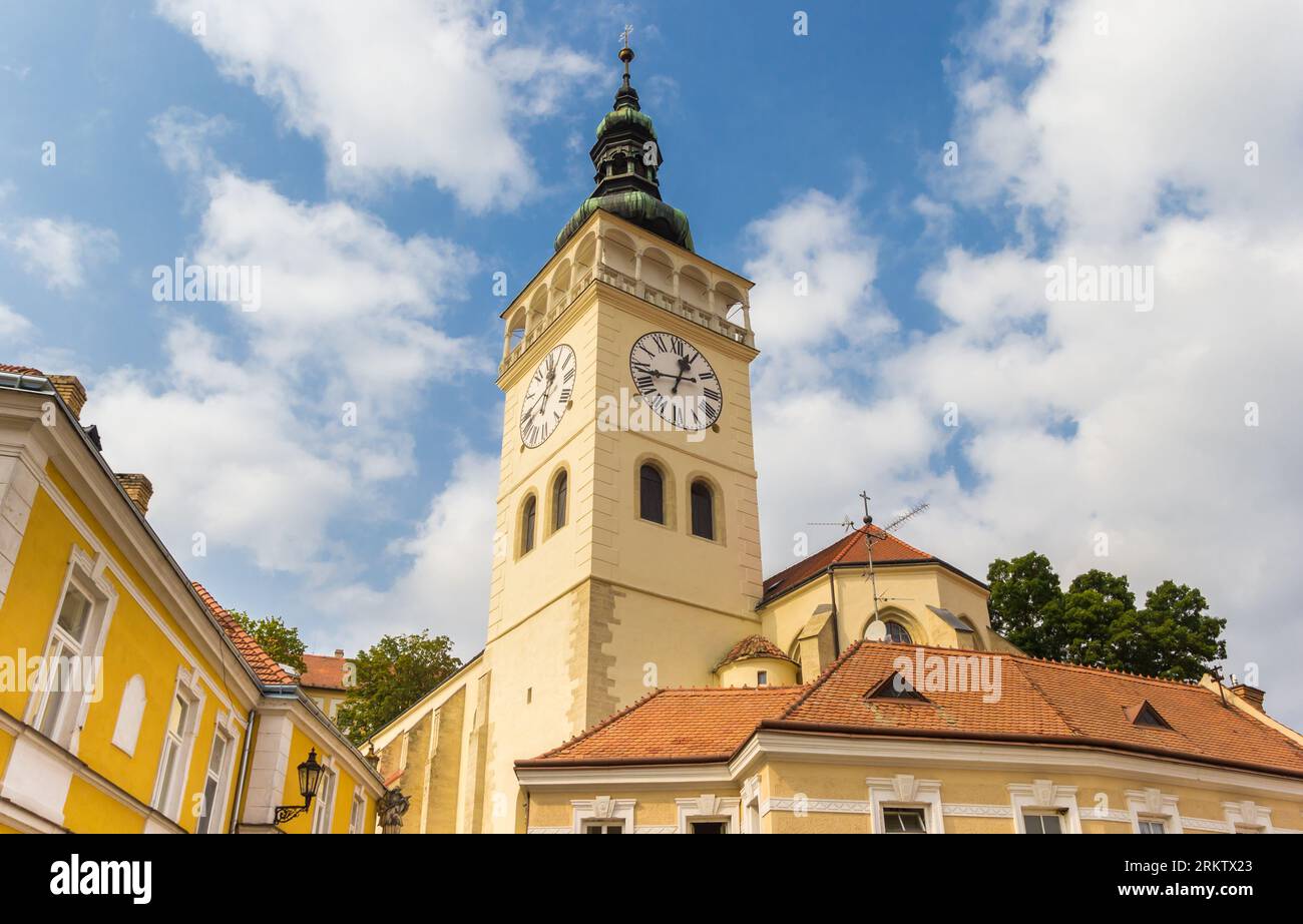 Tour de l'église Saint-Venceslas à Mikulov, République tchèque Banque D'Images