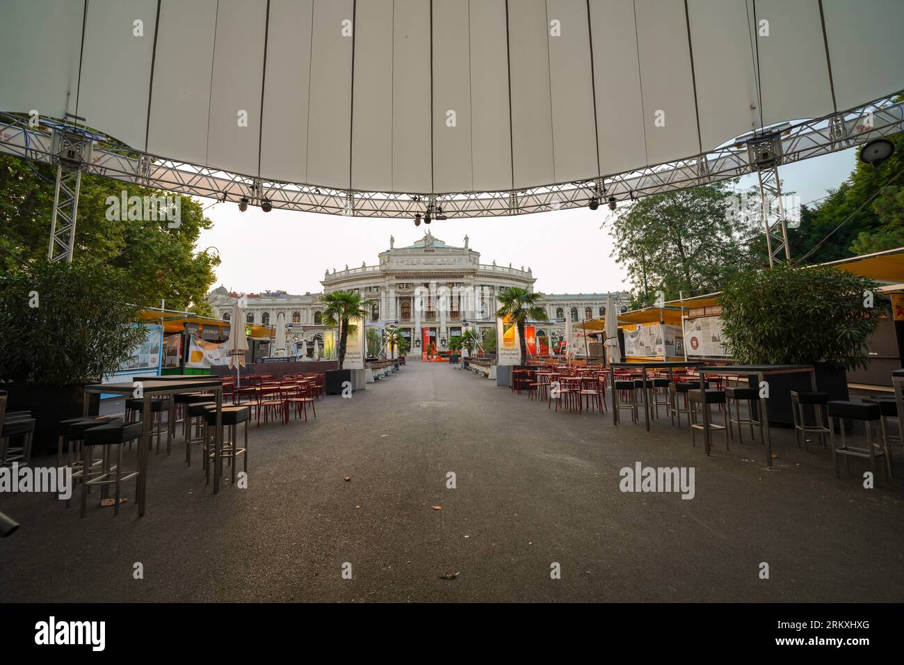 Vienne, Autriche, UE - 25 mai 2023. Parc du Festival du film de Vienne, restaurants. Le festival annuel du film est un festival de musique et de cuisine en plein air. Banque D'Images