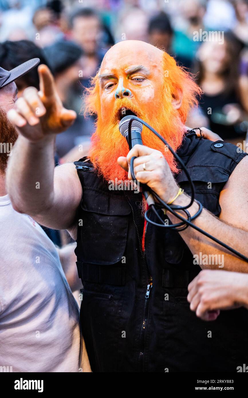 Turin, Italie. 25 août 2023. Le groupe américain LES SAVY FAV se produit en direct sur scène au Spazio 211 lors du 'Todays Festival 2023'. Crédit : Rodolfo Sassano/Alamy Live News Banque D'Images