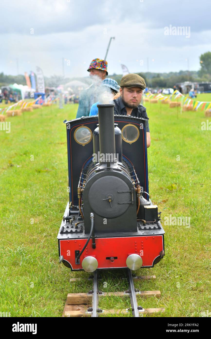 Tour de train à vapeur miniature, Fordingbridge Steam and Vintage Festival, Hampshire, Royaume-Uni, 26 août 2023. Banque D'Images