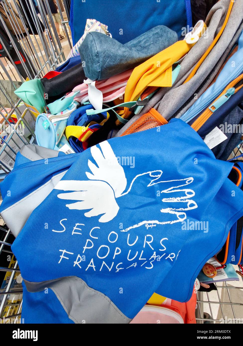ONG française secours populaire - Popular Help, collecte des fournitures scolaires pour les élèves défavorisés, Saint-Priest, France Banque D'Images