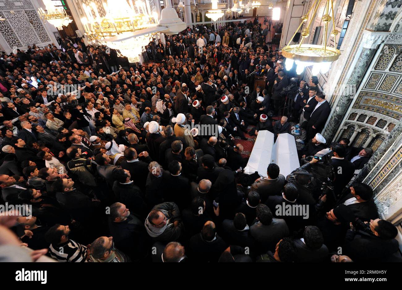 Bildnummer : 59418375 Datum : 23.03.2013 Copyright : imago/Xinhua  participer aux funérailles du savant musulman Mohammad Saed Ramadan al-Bouti  à la mosquée Omayyade à Damas, Syrie, le 23 mars 2013. L'attentat suicide