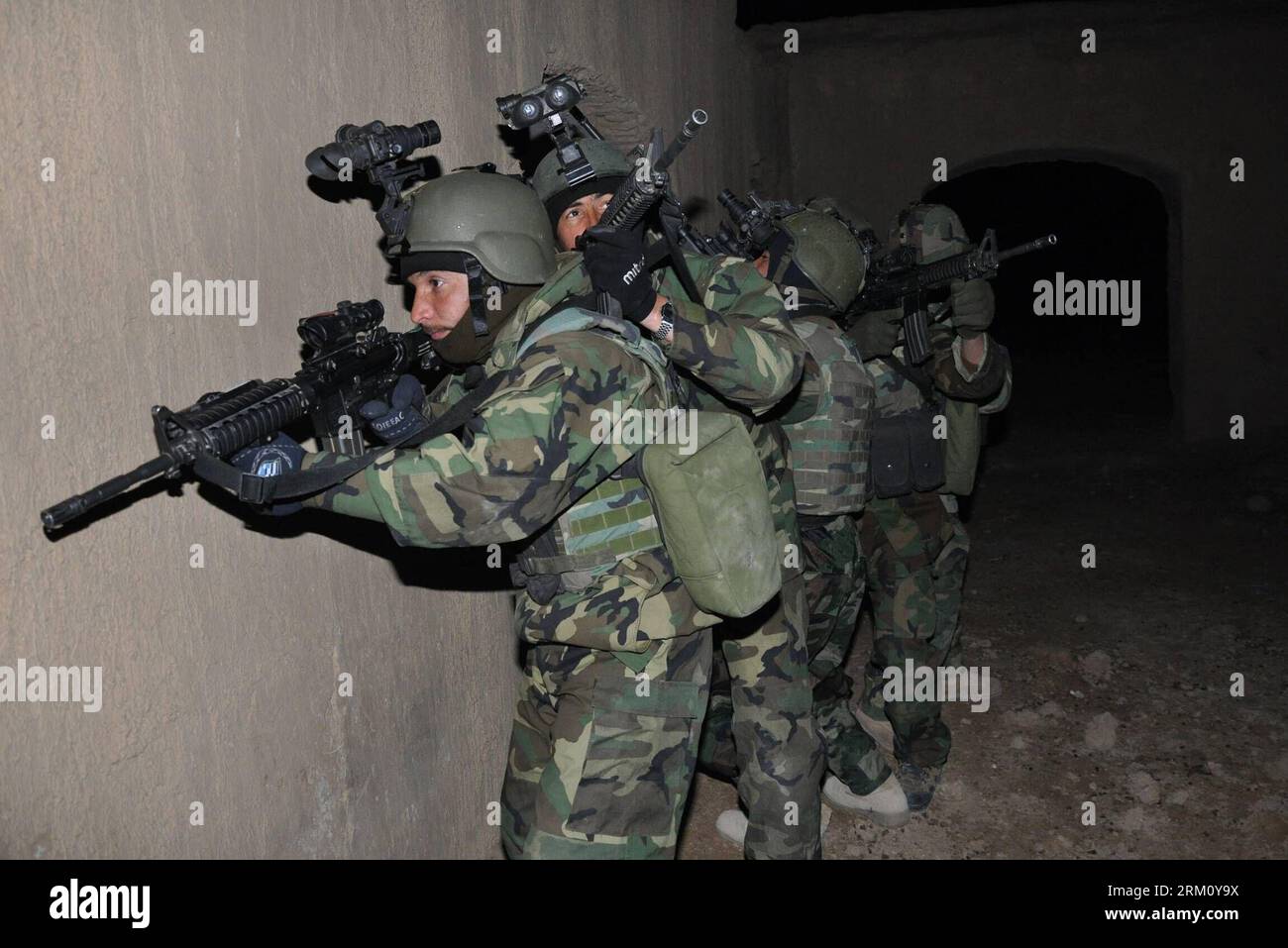 Bildnummer : 59482177 Datum : 06.04.2013 Copyright : imago/Xinhua soldats du Commando afghan prennent part à un entraînement militaire dans la province de Balkh dans le nord de l'Afghanistan, le 6 avril 2013. Le gouvernement afghan et la mission de formation de l'OTAN en Afghanistan (NTM-A) ont intensifié leurs efforts pour former et équiper la police et l'armée afghanes après que la Force internationale d'assistance à la sécurité (FIAS) dirigée par l'OTAN eut transféré les responsabilités en matière de sécurité aux forces de sécurité afghanes, ce qui faisait partie d'un processus jusqu'en 2014 où l'Afghanistan prendrait la direction de ses propres tâches de sécurité. (Xinhua/Azorda) (jl) AFGHAN Banque D'Images