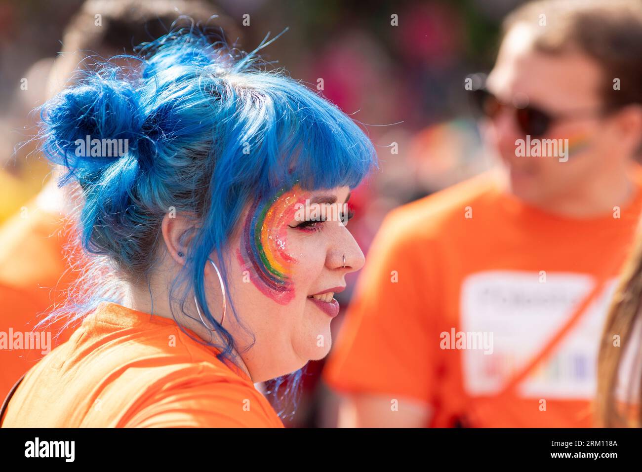 Manchester , Royaume-Uni. 26 août 2023. Quelques-uns des sites et des couleurs de la marche Manchester Pride samedi. Manchester Pride est l'une des principales associations caritatives LGBTQ+ du Royaume-Uni. Notre vision est un monde où les personnes LGBTQ+ sont libres de vivre et d’aimer sans préjugés et où notre culture est universellement célébrée. Manchester joue un rôle énorme dans le mouvement de libération queer du Royaume-Uni. En 1985, le conseil municipal de Manchester a financé une célébration de deux semaines à Oxford Street pour la communauté gay. Manchester Pride était née. Crédit : Windmill Images/Alamy Live News Banque D'Images