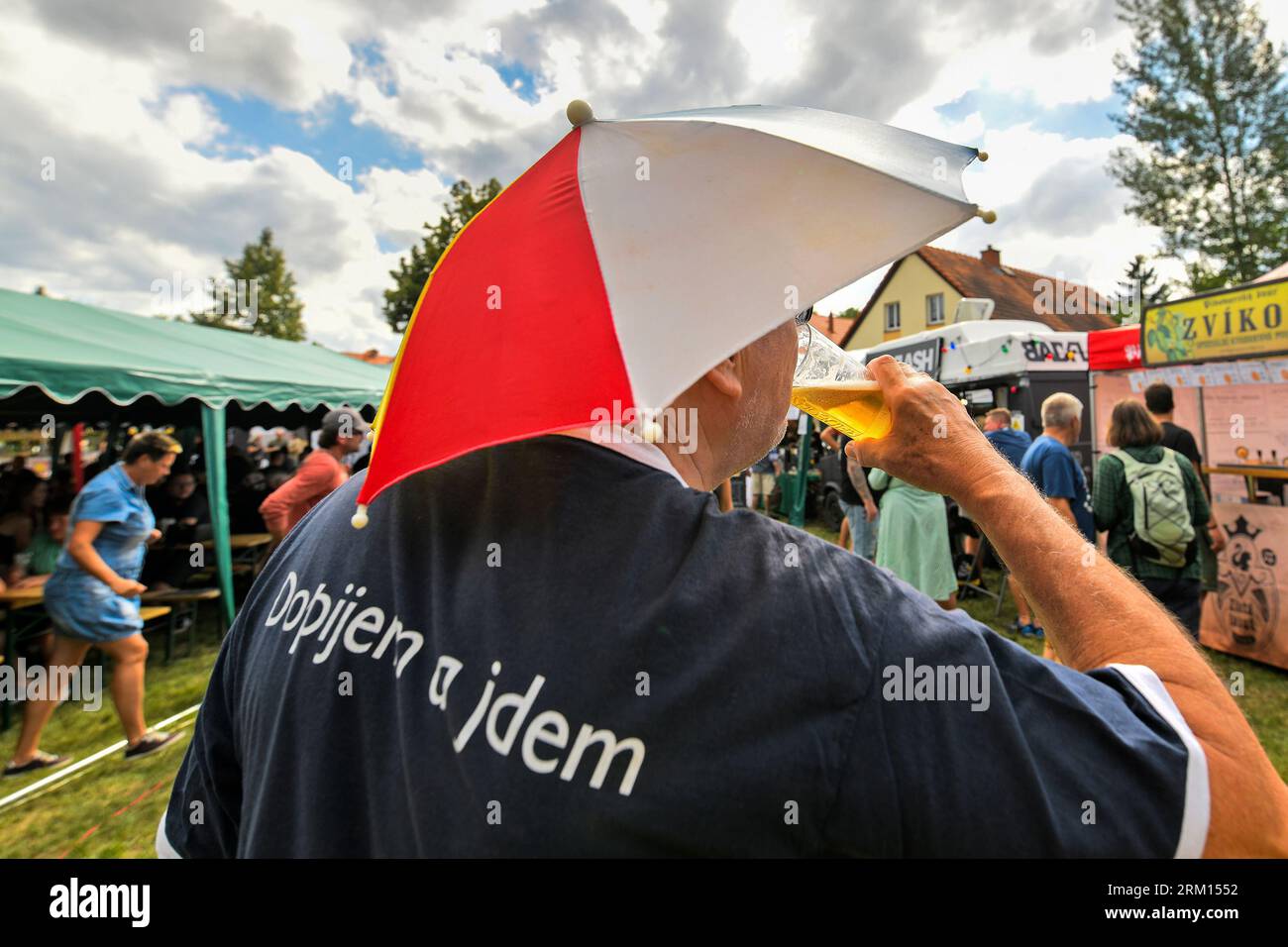 Dysina, République tchèque. 26 août 2023. Le festival de la bière Dysina de deux jours présentant les brasseries artisanales de la région de Plzen débute à Dysina le 26 août 2023. Crédit : Miroslav Chaloupka/CTK photo/Alamy Live News Banque D'Images