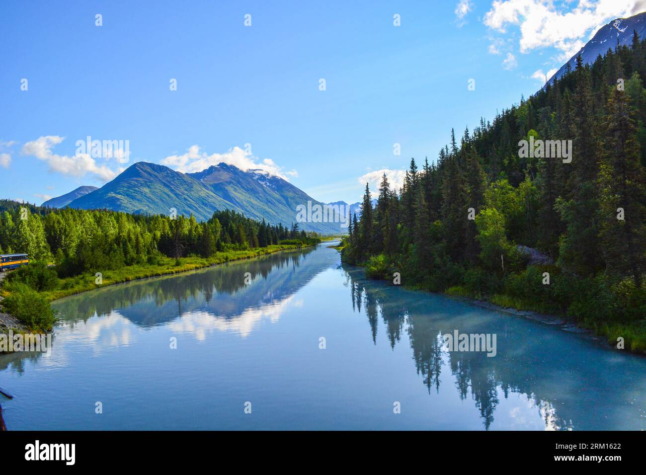 Alaska réflexion calme du fjord de l'Alaska Railroad Banque D'Images