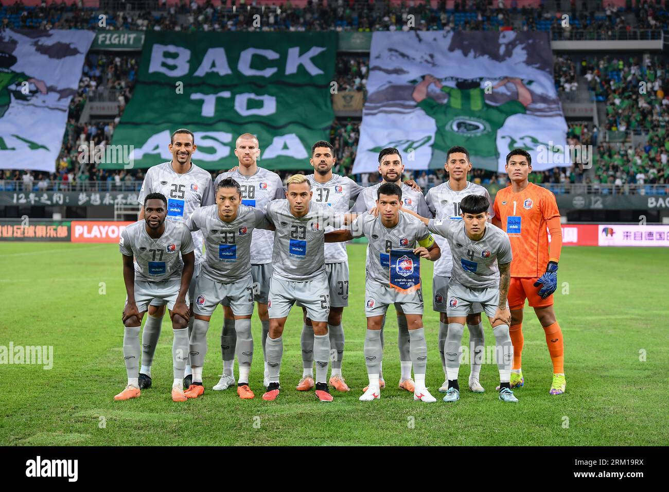 Hangzhou, Chine. 22 août 2023. Les joueurs de Port FC posent pour une photo de groupe avant le match de qualification de la Ligue des champions de l'AFC entre le Zhejiang FC et le Port FC au Centre sportif olympique de Huzhou. (Score final ; Zhejiang FC 1:0 Port FC ) (photo Amphol Thongmueangluang/SOPA Images/Sipa USA) crédit : SIPA USA/Alamy Live News Banque D'Images