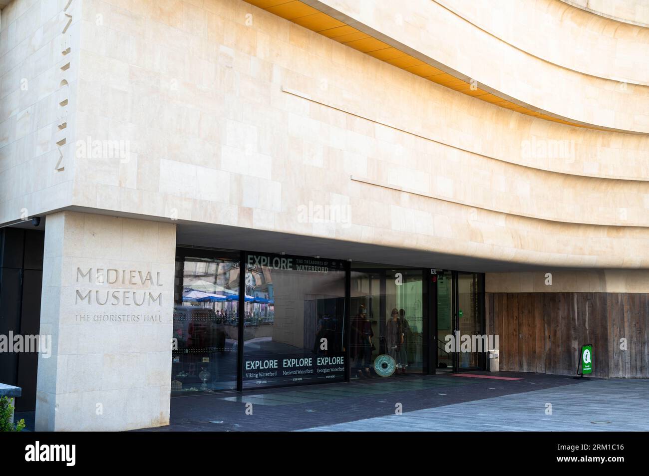 Waterford, Irlande - 17 juillet 2023 : le Musée médiéval de Waterford en Irlande Banque D'Images