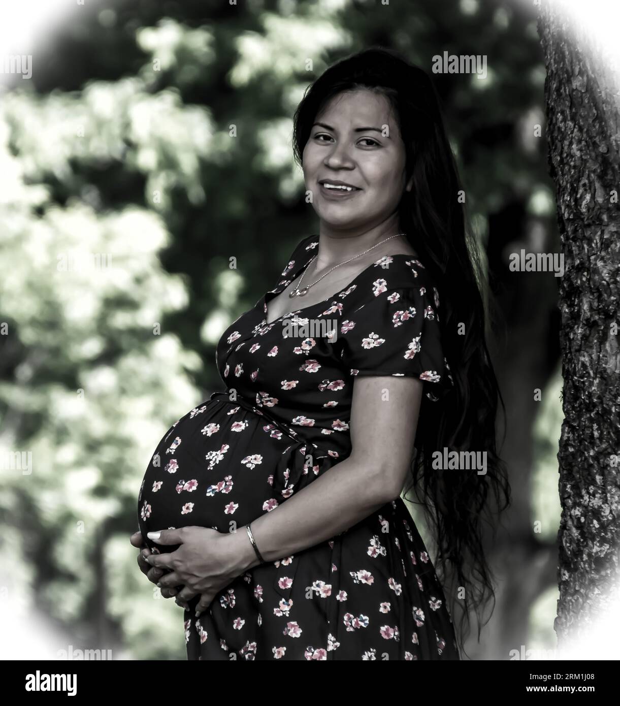 Photo en noir et blanc d'une femme mexicaine enceinte Banque D'Images