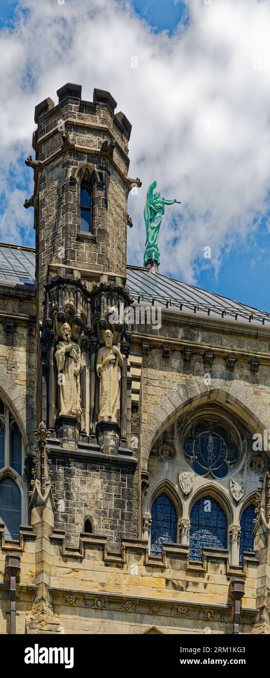 Détail de la cathédrale de St. Jean le Divin – alias « Cathédrale de Saint John the Unfinished » parce que le monument est en construction depuis 1892. Banque D'Images