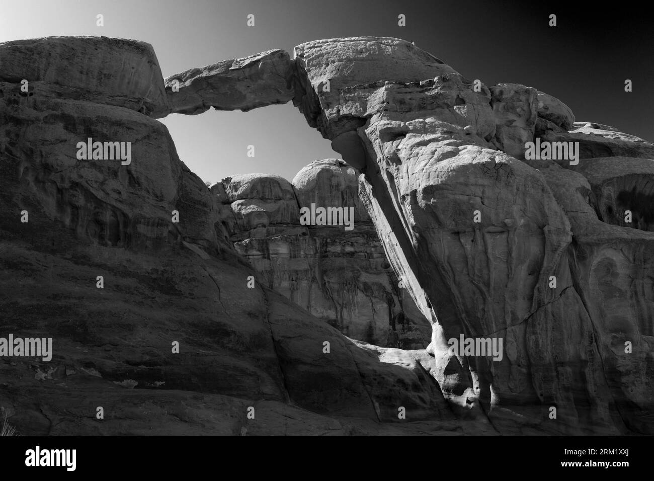 Le pont rocheux de Burdah, Wadi Rum, site du patrimoine mondial de l'UNESCO, Jordanie, Moyen-Orient Banque D'Images