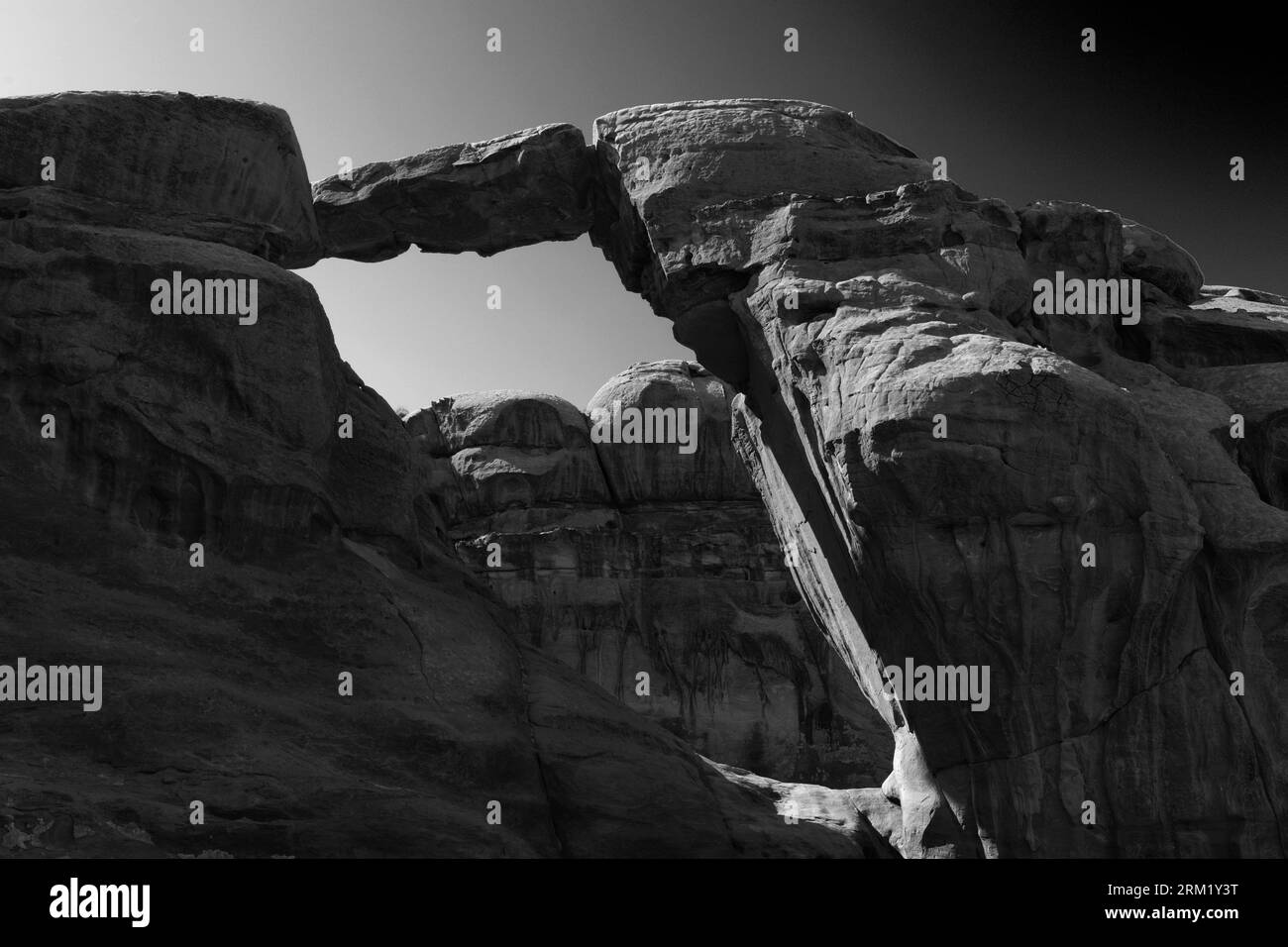 Le pont rocheux de Burdah, Wadi Rum, site du patrimoine mondial de l'UNESCO, Jordanie, Moyen-Orient Banque D'Images