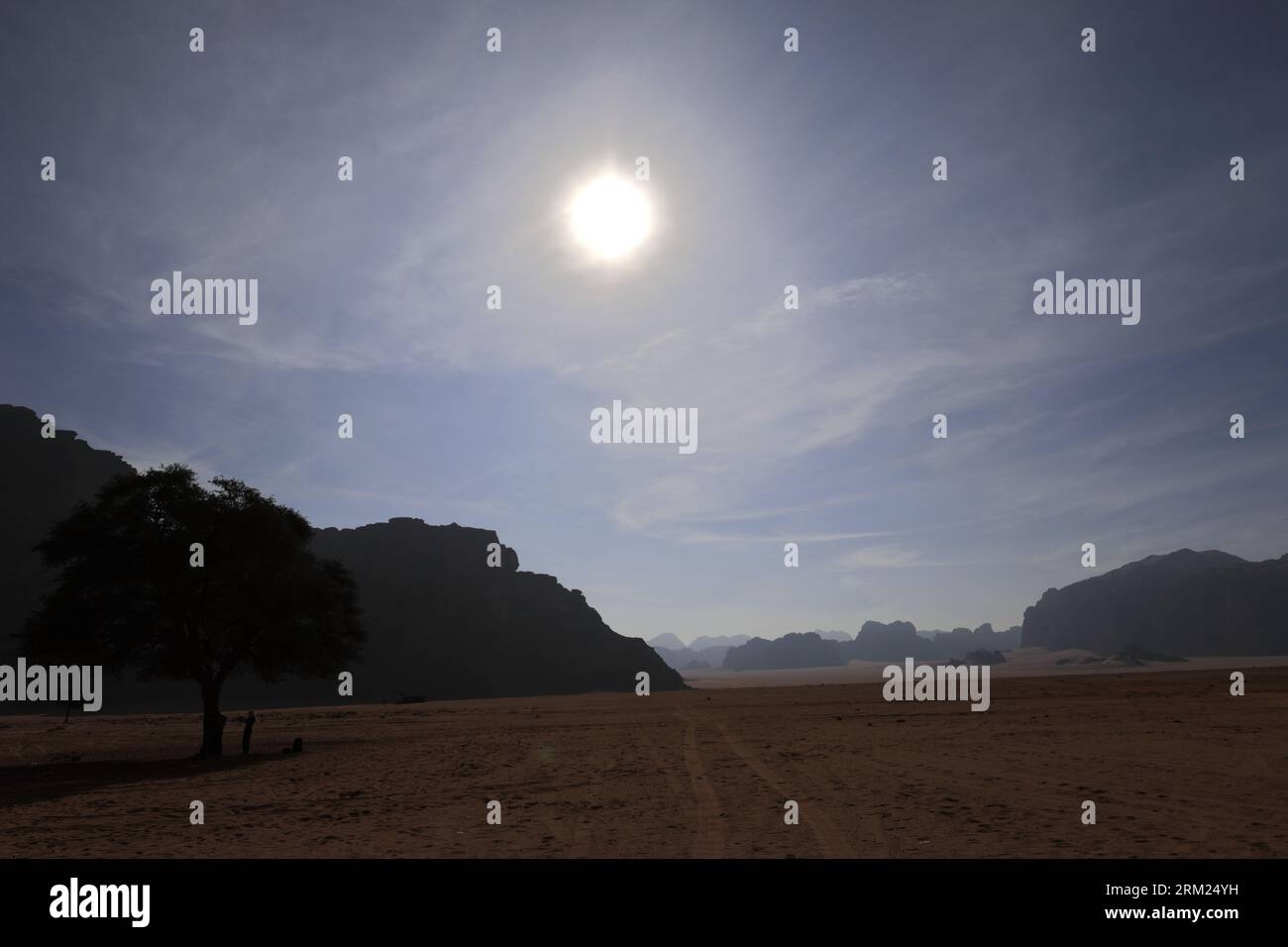 Vue d'ensemble du désert à Wadi Rum, site du patrimoine mondial de l'UNESCO, Jordanie, Moyen-Orient Banque D'Images