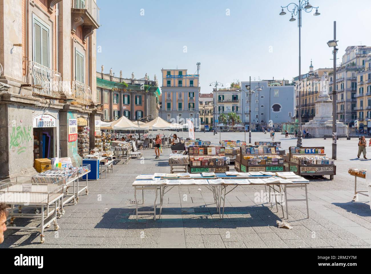 Naples, ville métropolitaine de Naples, Italie, librairie d'occasion au Convitto Nazionale Vittorio Emanuele II sur Piazza Dante. Banque D'Images