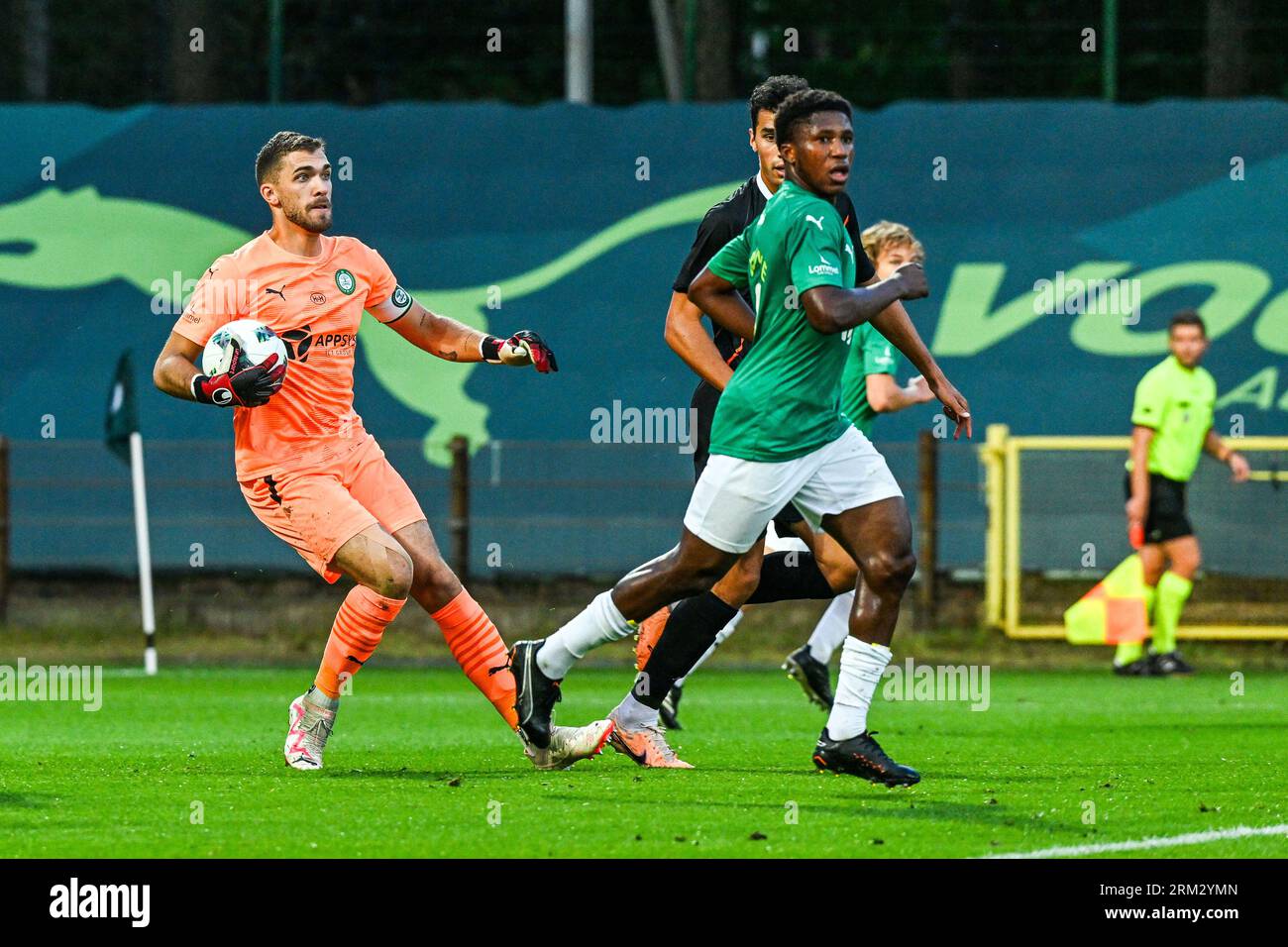 Lommel, Belgique. 26 août 2023. Le gardien de but Jari de Busser (20 ans) de Lommel photographié lors d'un match de football entre SK Lommel et KMSK Deinze lors de la troisième journée de la Challenger Pro League pour le 2023-2024 le 26 août 2023 à Lommel, Belgique. Crédit : Sportpix/Alamy Live News Banque D'Images