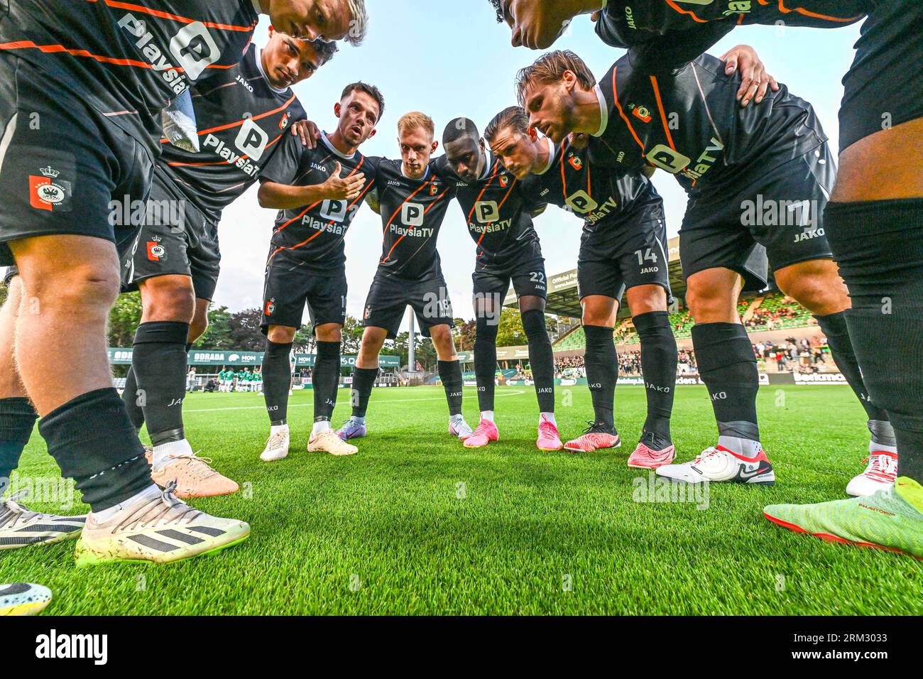 Lommel, Belgique. 26 août 2023. Équipe Deinze photographiée avant un match de football entre SK Lommel et KMSK Deinze lors de la troisième journée de la Challenger Pro League pour le 2023-2024 le 26 août 2023 à Lommel, Belgique. Crédit : Sportpix/Alamy Live News Banque D'Images