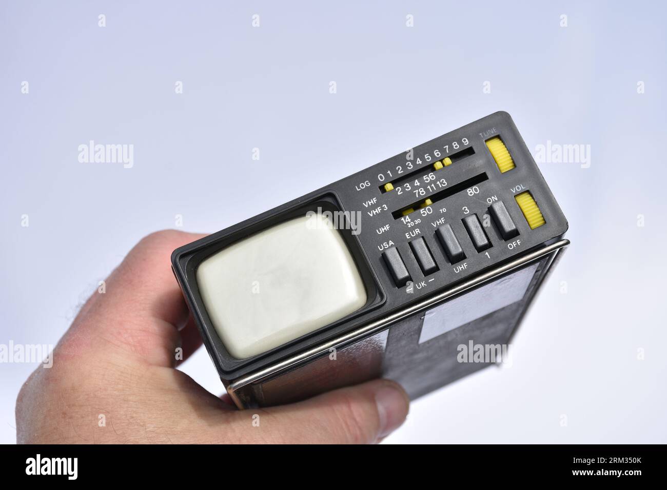 Fernseher, TV, Schwarzweiß, Mini-TV, Minifernseher, Sinclair, MTV1, 1977, 1970er, Taschenfernseher, kompakt, Tragbar, Batteriebetrieb, Kanal, FreQueNz Banque D'Images