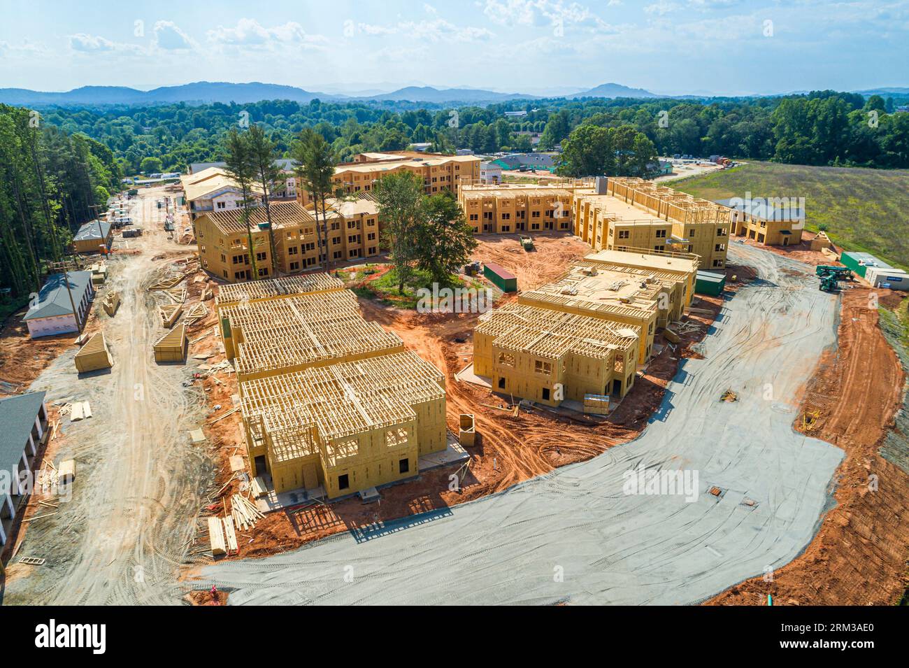 Flat Rock Caroline du Nord, sous le nouveau chantier de construction, constructeur de bâtiments, complexe résidentiel, complexe d'appartements de maisons de ville, aérienne aérienne de la vue d'en haut Banque D'Images