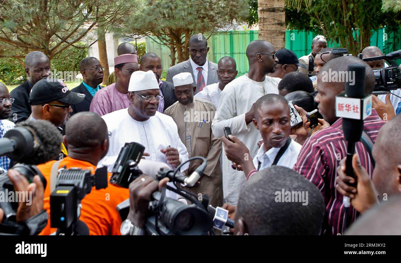 Bildnummer : 60229380 Datum : 28.07.2013 Copyright : imago/Xinhua (130728) -- BAMAKO, 28 juillet 2013 (Xinhua) -- Ibrahim Boubacar Keita (IBK), candidat à la présidence malienne du rassemblement pour le Mali (RPM), s'adresse à la presse à son domicile après avoir voté à Bamako, capitale du Mali, le 28 juillet 2013. Le politicien de 68 ans, connu sous le nom d'IBK, a été Premier ministre du Mali de 1994 à 2000. Keita est considéré comme l'un des principaux candidats à l'élection présidentielle de 2013. (Xinhua/Li Jing)(xzj) MALI-BAMAKO-ÉLECTION PRÉSIDENTIELLE-IBK-VOTE PUBLICATIONxNOTxINxCHN Politik People Wahlen premiumd x0x xmb 2013 q Banque D'Images