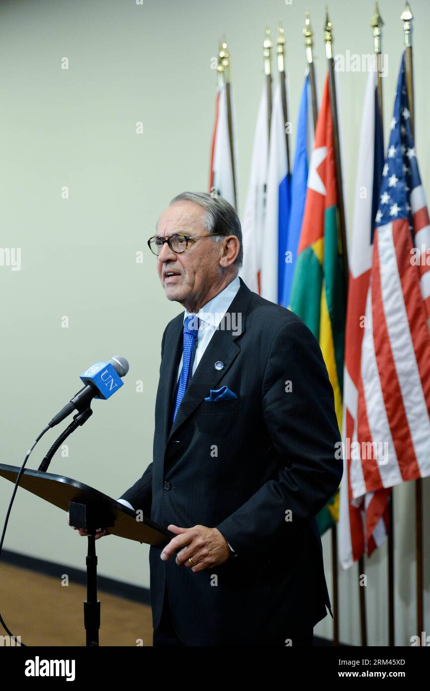 Bildnummer : 60380269 Datum : 21.08.2013 Copyright : imago/Xinhua le Secrétaire général adjoint de l'ONU Jan Eliasson s'adresse à des journalistes après avoir informé une réunion d'urgence à huis clos du Conseil de sécurité de l'ONU sur la Syrie, au siège de l'ONU à New York, le 21 août 2013. L’ONU a exprimé mercredi son espoir de pouvoir obtenir un accès complet et d’entamer une enquête préliminaire sur l’utilisation présumée d’armes chimiques dans la banlieue de Damas, la capitale syrienne. (Xinhua/Niu Xiaolei) un-NEW YORK-SYRIE-ARMES CHIMIQUES PUBLICATIONxNOTxINxCHN Politik People UNO syrien Konflikt xas x0x 2013 hoch premiumd 6 Banque D'Images