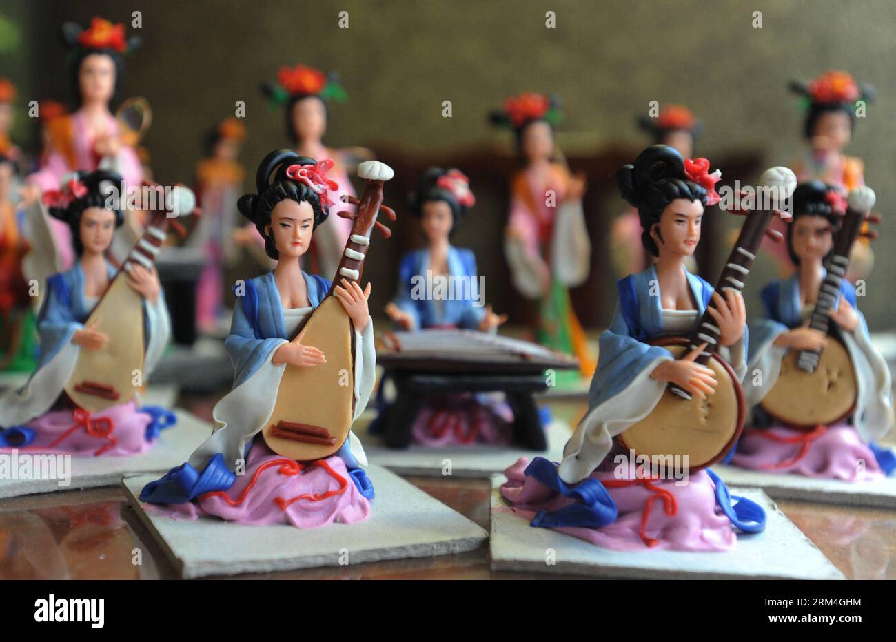 Bildnummer : 60458778 Datum : 10.09.2013 Copyright : imago/Xinhua (130910) -- SUZHOU, (Xinhua) -- photo prise le 10 septembre 2013 montre des figurines de pâte créées par l'artiste folklorique Song Chongxun dans la rue Shantang, un endroit pittoresque dans la ville de Suzhou, province de Jiangsu dans l'est de la Chine. (Xinhua/Hang Xingwei) (ry) CHINA-JIANGSU-SUZHOU-FOLK ART (CN) PUBLICATIONxNOTxINxCHN Gesellschaft x2x xkg 2013 quer o0 Figur Teigfiguren alimentation 60458778 Date 10 09 2013 Copyright Imago XINHUA Suzhou XINHUA photo prise LE 10 2013 septembre montre Dough Figurines créé par Folk Artist Song dans la rue Tang Shan un Scenic Spot à su Banque D'Images