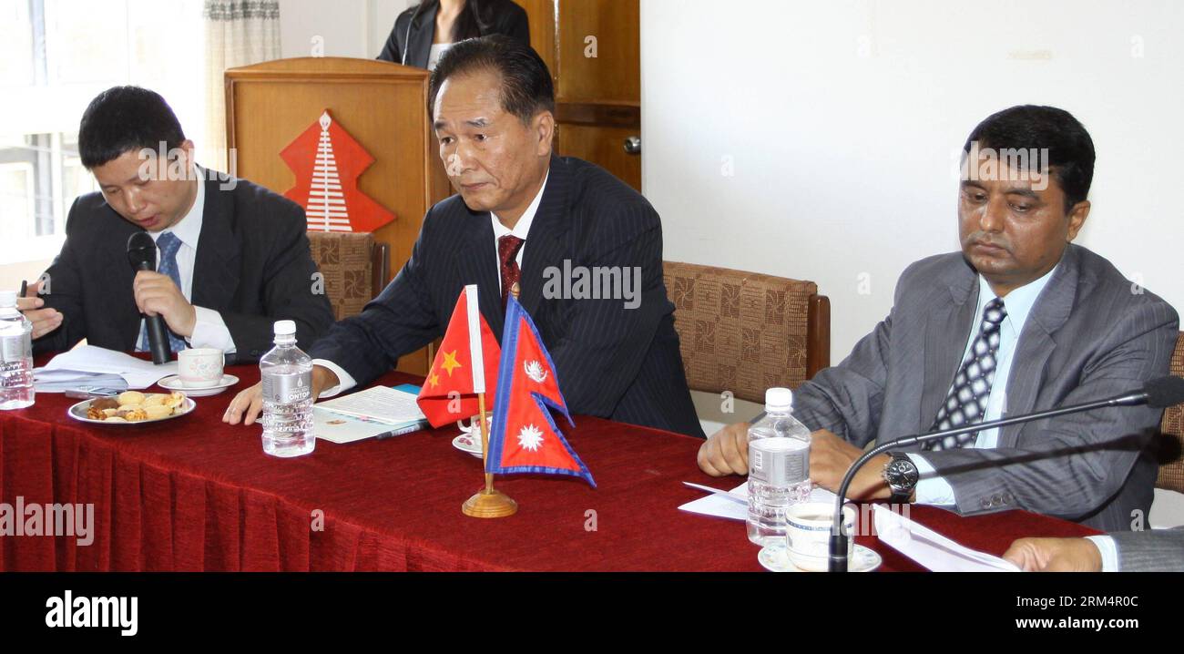 Bildnummer : 60505363 Datum : 20.09.2013 Copyright : imago/Xinhua (130920) - KATMANDOU, 20 septembre 2013 (Xinhua) -- CAI Mingzhao (C), chef du Bureau d'information du Conseil d'État de Chine, assiste à une émission d'interaction avec Laxman Humaga (R), directeur général de Nepal Television, lors de sa visite à Nepal Television à Katmandou, capitale du Népal, le 20 septembre 2013. (Xinhua/Sunil Sharma) (syq) NÉPAL-KATMANDOU-CAI MINGZHAO-VISIT PUBLICATIONxNOTxINxCHN people xas x0x 2013 quer premiumd 60505363 Date 20 09 2013 Copyright Imago XINHUA Katmandou sept 20 2013 XINHUA Cai C Chef de l'in Banque D'Images