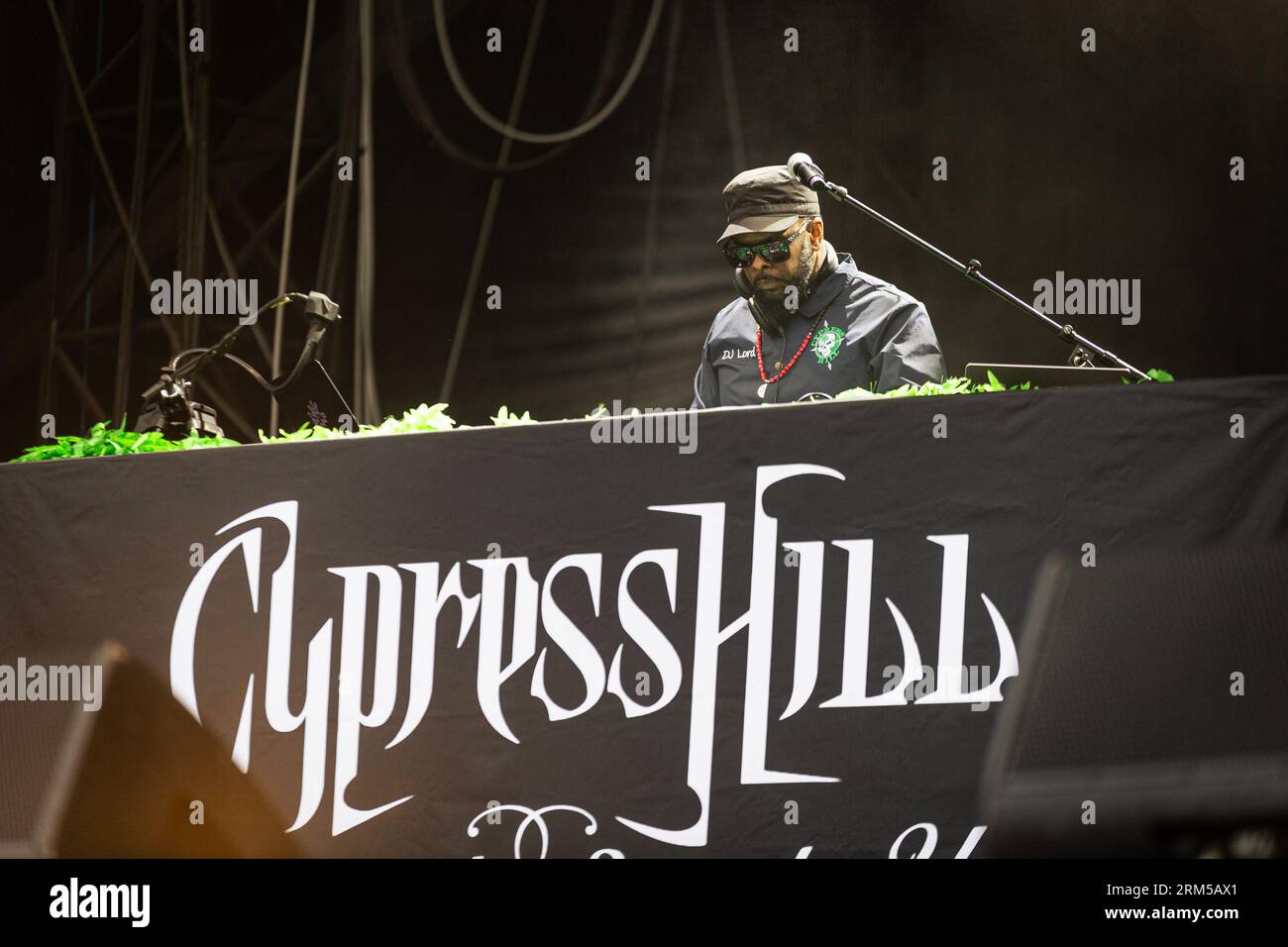 Paris, France. 26 août 2023. DJ Muggs du groupe Cypress Hill se produit sur scène pendant le concert live. Le troisième jour de la 20e édition du festival de musique français Rock en Seine a été présenté par le duo britannique The Chemical Brothers, au domaine National de Saint-Cloud. (Photo Telmo Pinto/SOPA Images/Sipa USA) crédit : SIPA USA/Alamy Live News Banque D'Images