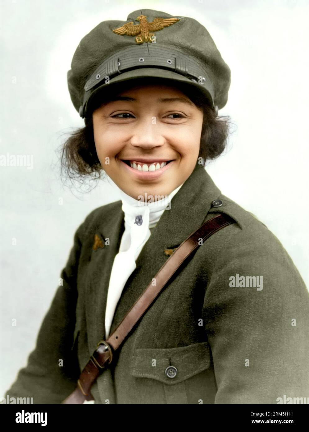 L'aviatrice civile américaine Bessie Coleman en 1923. La première personne noire à obtenir une licence de pilote international. Pas sûr de la couleur du bouchon, pas de refere Banque D'Images