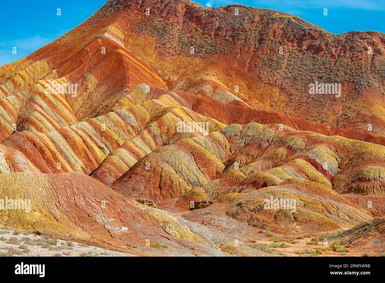 Zhangye Danxia Géoparc national - province de Gansu, Chine. Chinois Danxia multicolore danxia relief, collines arc-en-ciel, rochers de couleur inhabituelle, grès er Banque D'Images