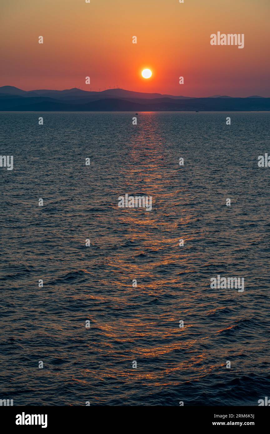 Mer Adriatique. Belles photos d'un lever de soleil spectaculaire sur la côte croate Banque D'Images