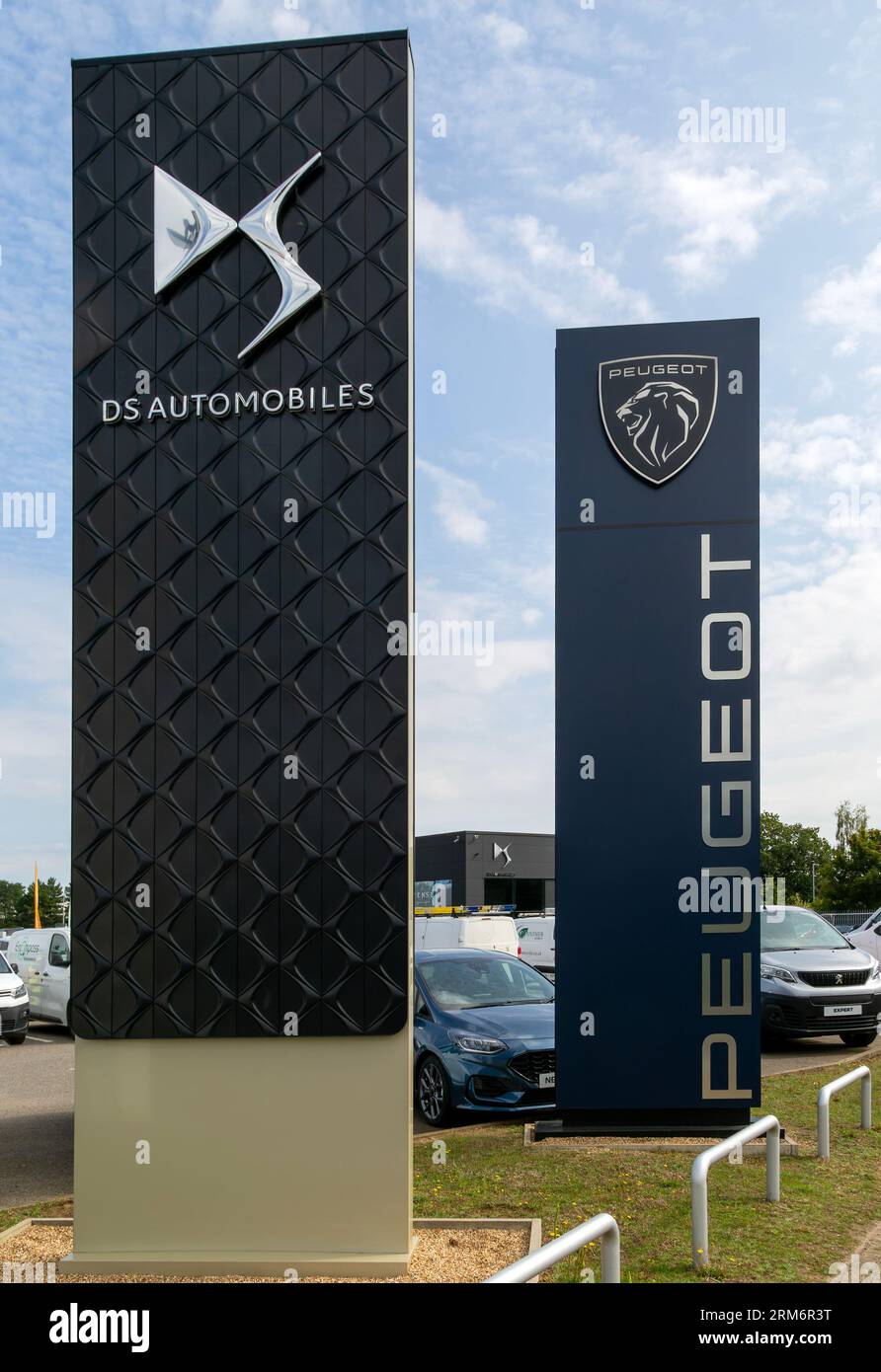 DS automobiles Peugeot concessionnaire automobile, zone industrielle Ransomes, Ipswich, Suffolk, Angleterre, ROYAUME-UNI Banque D'Images DS automobiles Peugeot concessionnaire automobile, zone industrielle Ransomes, Ipswich, Suffolk, Angleterre, ROYAUME-UNI Banque D'Images