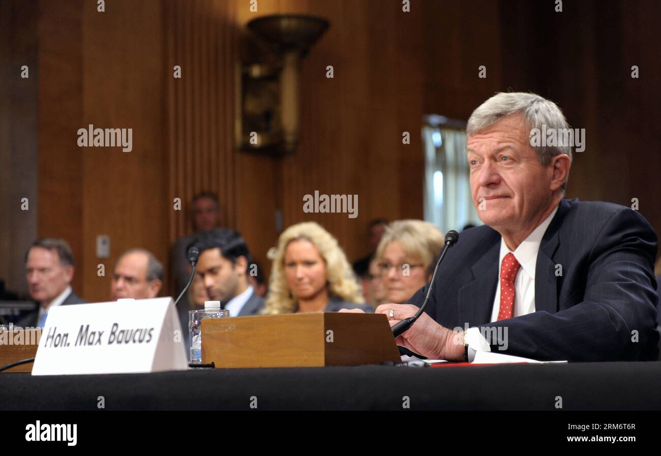 (140128) -- WASHINGTON D.C., 28 janv. 2014 (Xinhua) -- Max Baucus assiste à une audience sur sa nomination comme ambassadeur des États-Unis en Chine, au Capitol Hill à Washington D.C., États-Unis, le 28 janvier 2014. (Xinhua/Yin Bogu) U.S.-WASHINGTON-HEARING-AMBASSADOR EN CHINE PUBLICATIONxNOTxINxCHN Washington D C Jan 28 2014 XINHUA Max Baucus assiste à une audience SUR sa nomination comme ambassadeur des États-Unis en Chine AU Capitole à Washington D C les États-Unis Jan 28 2014 XINHUA Yin Bogu U S Washington Hearing Ambassador en Chine PUBLICATIONxNOTxINxCHN Banque D'Images