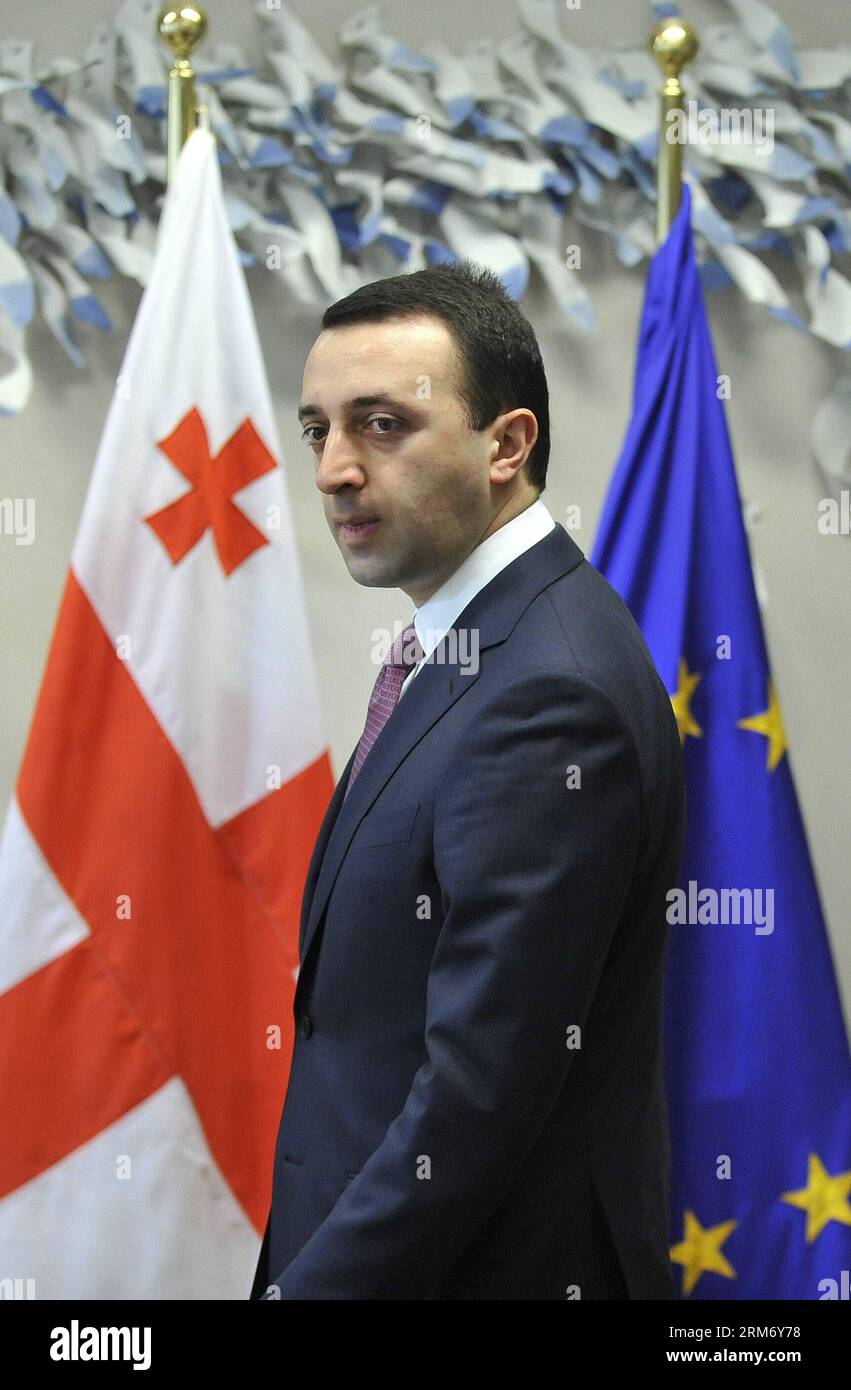 (140204) -- BRUXELLES, 4 février 2014 (Xinhua) -- le Premier ministre géorgien Irakli Garibashvili arrive dans une salle de réunion pour rencontrer le président du Conseil européen Herman Van Rompuy (non vu) au siège de l'UE à Bruxelles, capitale de la Belgique, le 4 février 2014. (Xinhua/Ye Pingfan) BELGIUM-BRUSSELS-eu-GEORGIA-PM-VISIT PUBLICATIONxNOTxINxCHN Bruxelles février 4 2014 le Premier ministre géorgien de XINHUA Irakli Garibashvili arrive DANS une salle de réunion pour rencontrer le président du Conseil européen Herman van Rompuy Not Lakes AU siège de l'UE à Bruxelles capitale belge février 4 2014 XINHUA Ye Pingfan Belgique Bruxelles eu Geo Banque D'Images