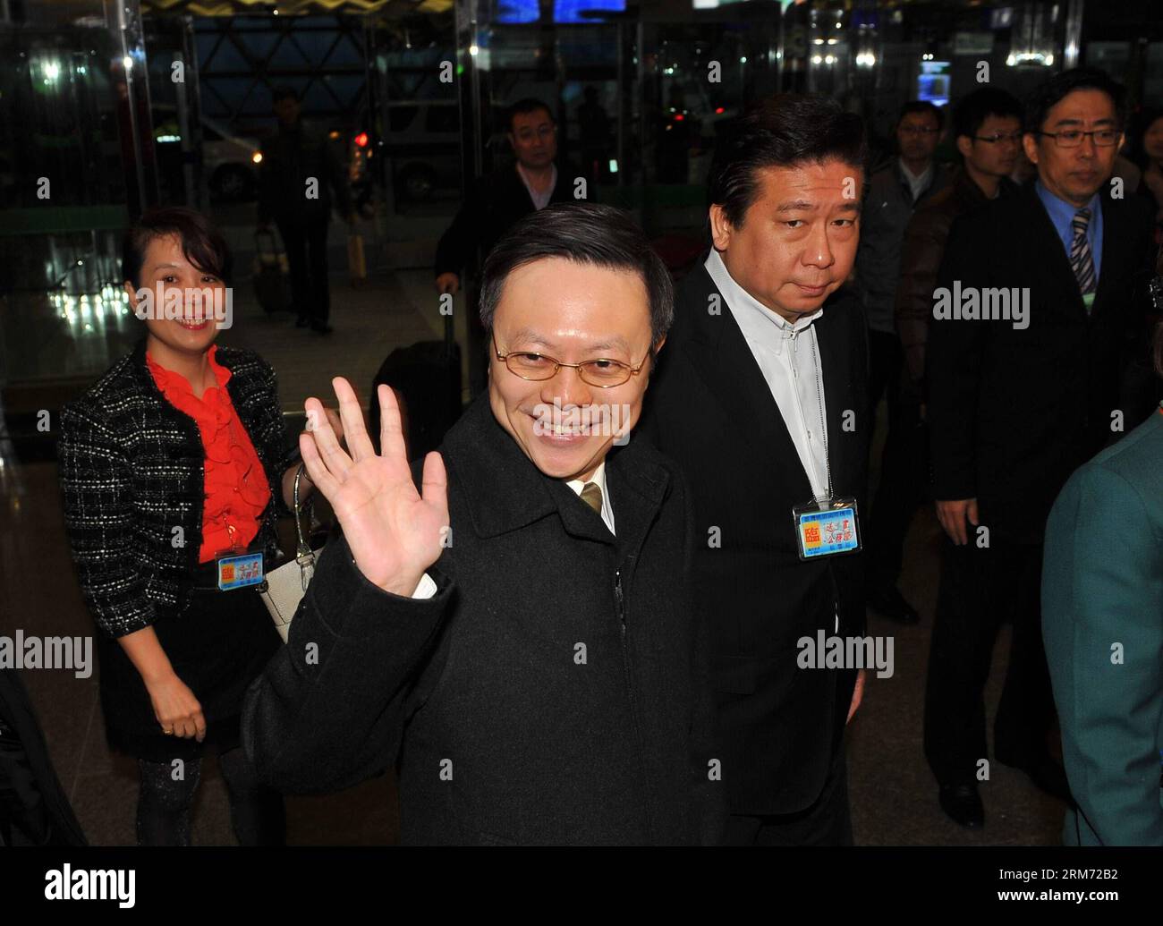 Wang Yu-chi (devant), chef des affaires continentales de Taïwan, arrive à l'aéroport international de Taoyuan à Taipei, dans le sud-est de la Chine de Taïwan, pour partir pour Nanjing, capitale de la province du Jiangsu de l'est de la Chine, pour sa visite de quatre jours sur le continent chinois, le 11 février 2014. (Xinhua / Chen Yehua) (lfj) CHINE-TAIPEI-WANG YU-CHI-MAINLAND VISITE-DÉPART (CN) PUBLICATIONxNOTxINxCHN Wang Yu Chi Front TAIWAN S Mainland Affairs Chef arrive À l'aéroport international de Taipei Sud-est Chine S TAIWAN pour partir pour Nanjing capitale de la Chine orientale S Jiangsu province pour sa visite de quatre jours au Mainlan chinois Banque D'Images