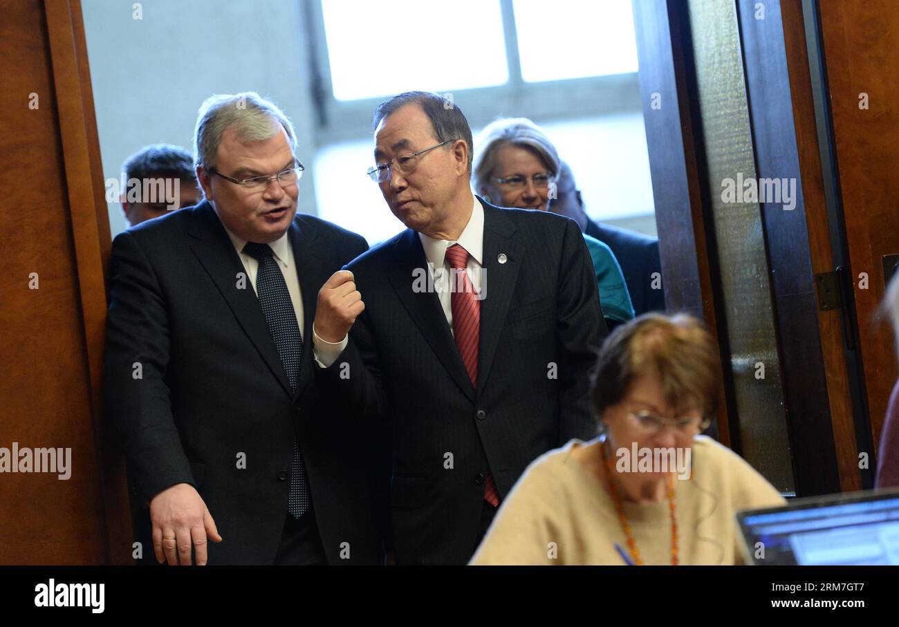 Le Secrétaire général des Nations Unies Ban Ki-moon (2e L) assiste à une conférence de presse sur la crise syrienne à Genève, Suisse, le 3 mars 2014. Ban Ki-moon a réaffirmé lundi ici l’importance de mettre fin à la crise syrienne vieille de près de 3 ans par une solution pacifique et de ramener les parties à la table des négociations. (Xinhua/Wang Siwei) SUISSE-GENÈVE-BAN KI-MOON-SYRIA-PEACE TALKS PUBLICATIONxNOTxINxCHN Secrétaire général des Nations Unies Ban KI Moon 2e l assiste à une conférence de presse SUR LA crise syrienne à Genève Suisse 3 2014 mars Ban KI Moon lundi ici l'importance de mettre fin aux presque 3 ans Banque D'Images