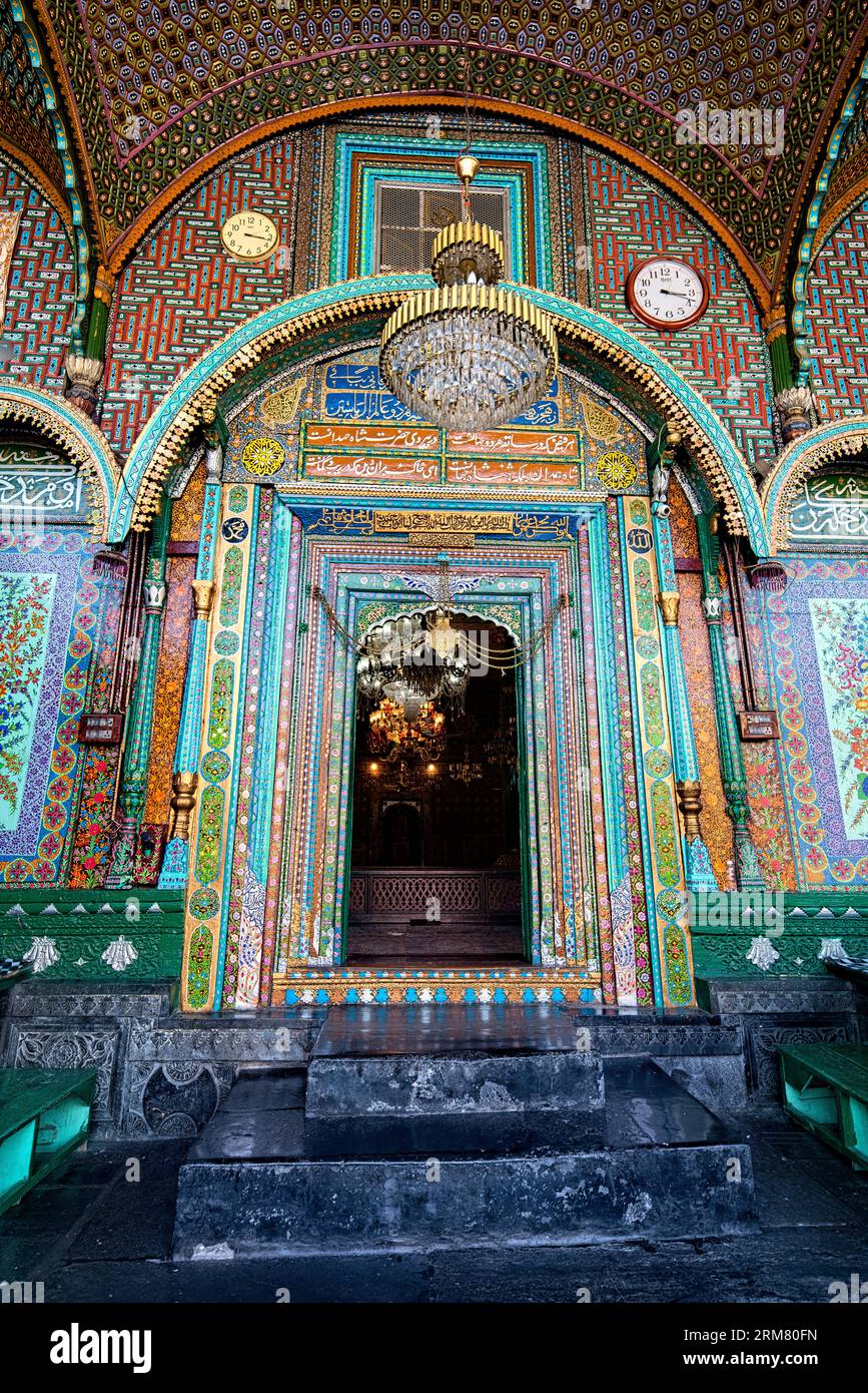 Œuvres d'art exquises à la mosquée tout en bois Khanqah-e-Moula (Shah-e-Hamadan), Srinagar, Cachemire, Inde Banque D'Images