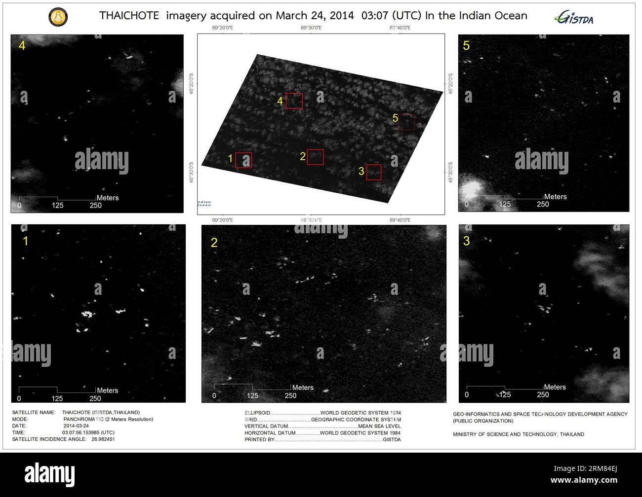 (140327) -- BANGKOK, 27 mars 2014 (Xinhua) -- des images satellites fournies par l'Agence thaïlandaise de développement de la géo-informatique et des technologies spatiales (GISTDA) le 27 mars 2014 montrent des objets flottants dans l'océan Indien. Un satellite thaïlandais a détecté des objets flottants qui s'étendent sur une superficie de 450 kilomètres carrés dans l'océan Indien, à environ 2 700 kilomètres de Perth, en Australie, a déclaré jeudi GISTDA dans un communiqué en ligne. Les objets flottants sont soupçonnés d'être liés au vol disparu de Malaysia Airlines MH370, a-t-il dit.(Xinhua/GISTDA) (zhf) THAILAND-SATELLITE-FLOTSAM-MH370 PUBLICATIONxNOTxINxCHN Banque D'Images