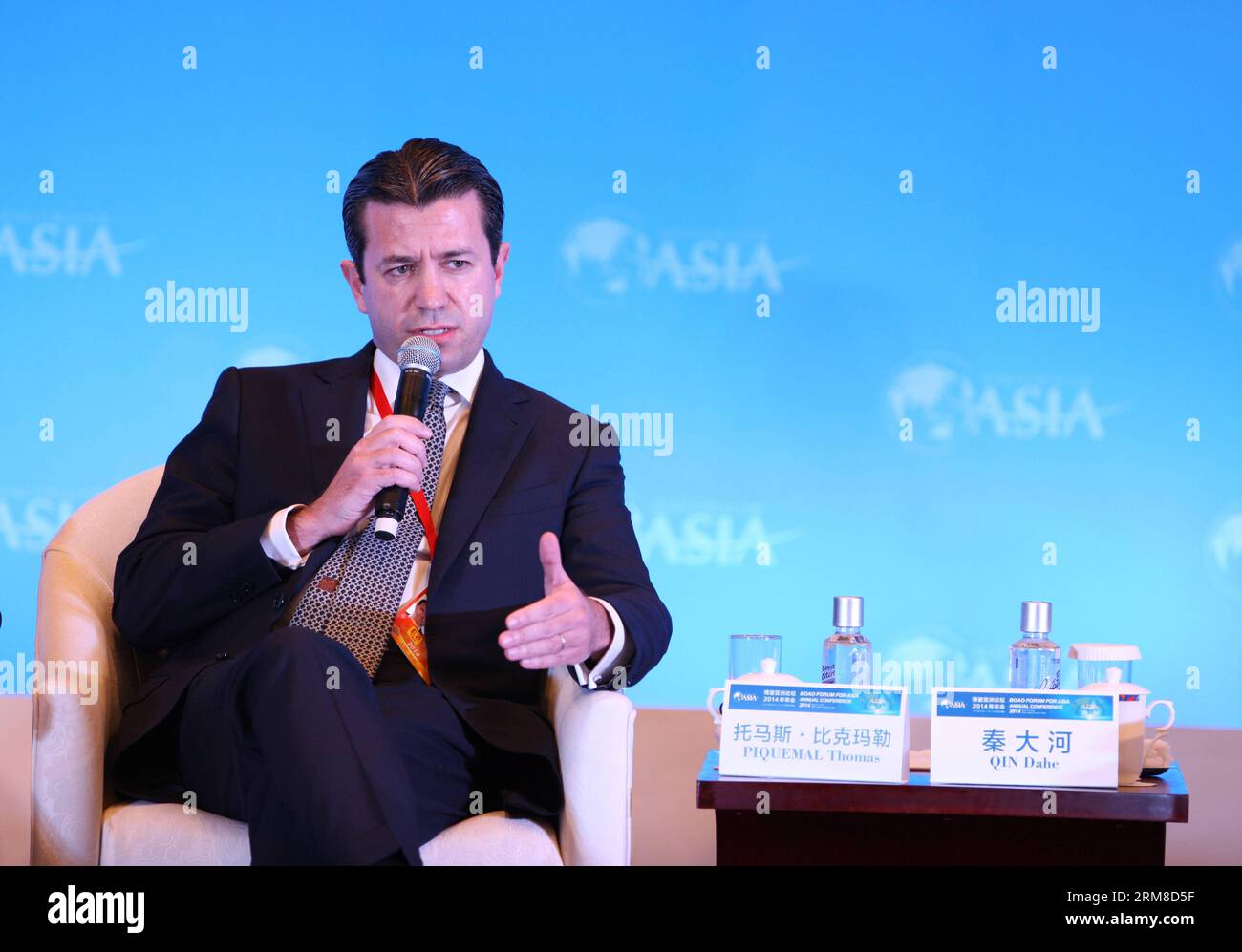 (140409) -- BOAO, 9 avril 2014 (Xinhua) -- Thomas Piquemal, directeur financier d'électricité de France, prend la parole lors d'un forum sur les nouvelles découvertes sur le changement climatique lors de la conférence annuelle 2014 du Forum Boao pour l'Asie (BFA) à Boao, dans la province de Hainan du sud de la Chine, le 9 avril 2014.(Xinhua/Wang Jingqiang) (zkr) CHINA-BOAO-BFA 2014-CLIMATE CHANGE(CN) PUBLICATIONxNOTxINxCHN Boao avril 9 2014 XINHUA Thomas Directeur financier d'Electricite de France prend la parole LORS d'un Forum SUR LES nouvelles découvertes SUR le changement CLIMATIQUE lors de la Conférence annuelle du Boao Forum for Asia BFA 2014 à Boao South China S Hainan province Banque D'Images