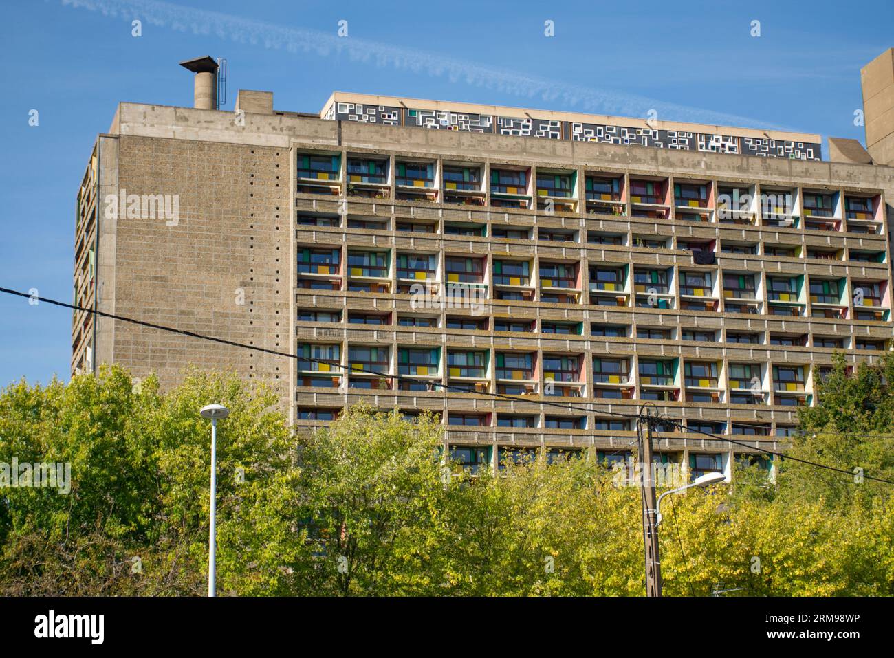 La maison radieuse est un immeuble d'appartements situé à Rezé, une banlieue de Nantes-France conçu par l'architecte le Corbusier et construit en 1953. Il a b Banque D'Images