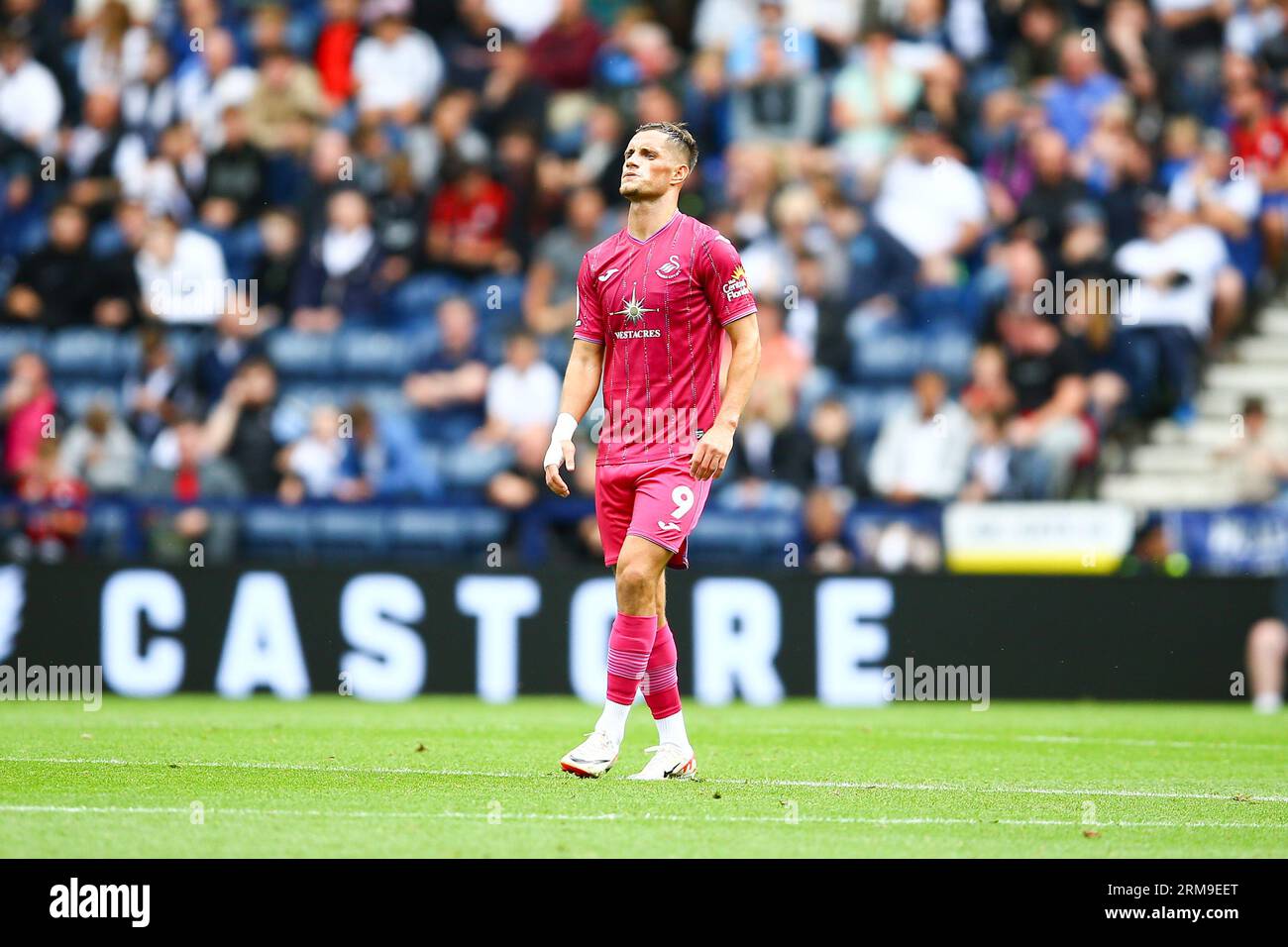 Deepdale Stadium, Preston, Angleterre - 26 août 2023 Jerry Yates (9) de Swansea City - pendant le match Preston ne v Swansea City, EFL Championship, 2023/24, Deepdale Stadium, Preston, Angleterre - 26 août 2023 crédit : Arthur Haigh/WhiteRosePhotos/Alamy Live News Banque D'Images