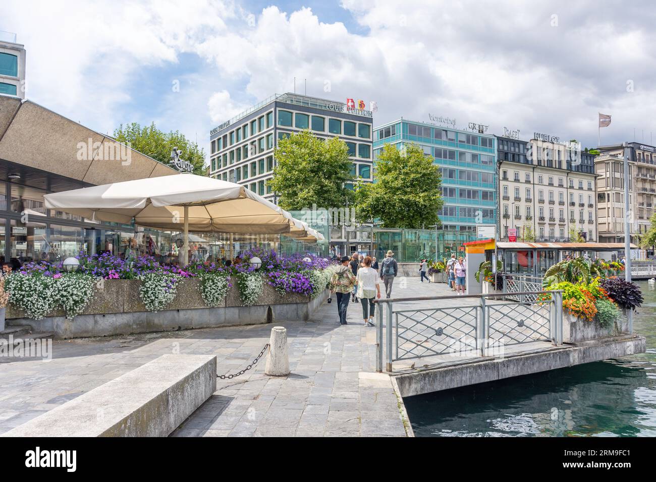 Promenade en bord de rivière (Promenade du Lac), Quai du général-Guisan, Genève (Genève) Canton de Genève, Suisse Banque D'Images
