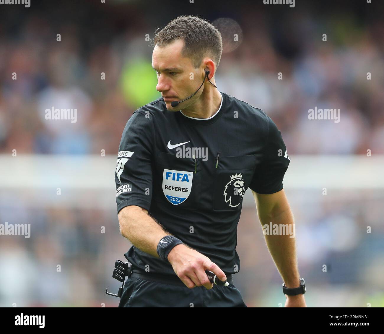 L'arbitre Jarred Gillett lors du match de Premier League Sheffield United vs Manchester City à Bramall Lane, Sheffield, Royaume-Uni. 27 août 2023. (Photo Gareth Evans/News Images) dans, le 8/27/2023. (Photo Gareth Evans/News Images/Sipa USA) crédit : SIPA USA/Alamy Live News Banque D'Images