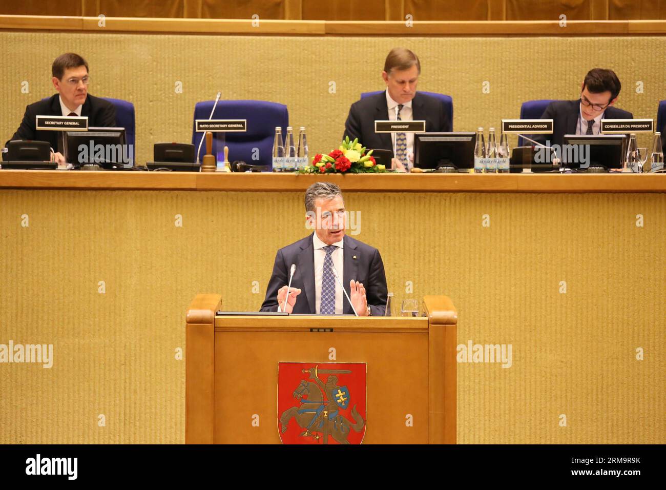 (140530) -- VILNIUS, 30 mai 2014 (Xinhua) -- le secrétaire général de l'OTAN et président du Conseil de l'Atlantique Nord, Anders Fogh Rasmussen, prend la parole lors de la session de printemps de l'Assemblée parlementaire de l'OTAN (AP) à Vilnius, le 30 mai 2014. L'Assemblée parlementaire de l'OTAN (AP) a commencé sa session de printemps ici vendredi, réunissant quelque 600 participants. La session traitera de la situation en Ukraine, en Afghanistan, de l intégration euro-atlantique de la Géorgie, de la sécurité transatlantique, de la cybersécurité spatiale, etc (Xinhua/BU Peng) LITUANIE-VILNIUS-OTAN PA-SPRING SESSION PUBLICATIONxNOTxINxCHN Vilnius Mai 30 2 Banque D'Images