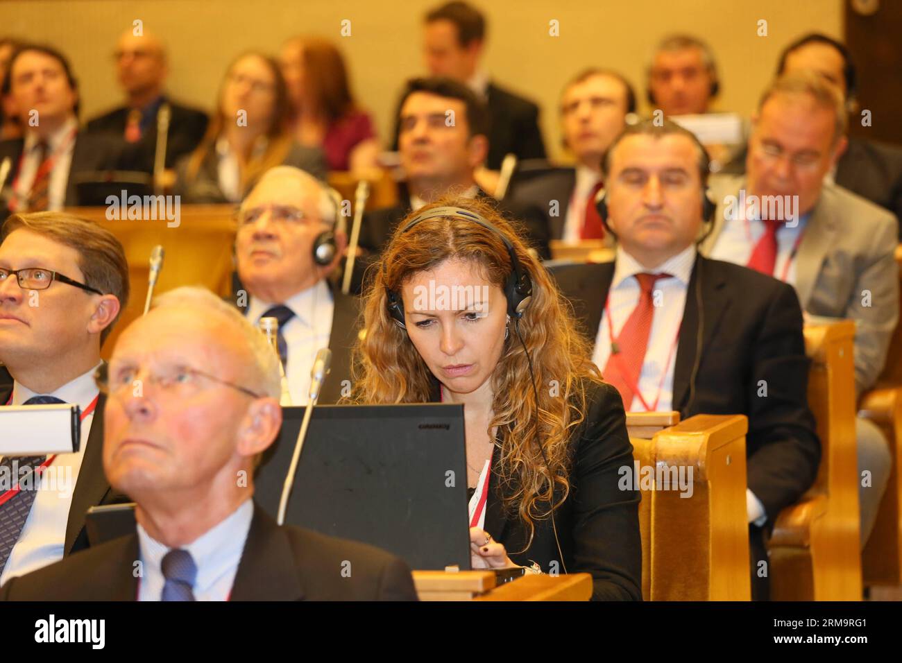 (140530) -- VILNIUS, 30 mai 2014 (Xinhua) -- les participants assistent à la session de printemps de l'Assemblée parlementaire de l'OTAN (AP) à Vilnius, le 30 mai 2014. L'Assemblée parlementaire de l'OTAN (AP) a commencé sa session de printemps ici vendredi, réunissant quelque 600 participants. La session traitera de la situation en Ukraine, en Afghanistan, de l intégration euro-atlantique de la Géorgie, de la sécurité transatlantique, de la cybersécurité spatiale, etc (Xinhua/BU Peng) LITUANIE-VILNIUS-OTAN PA-SPRING SESSION PUBLICATIONxNOTxINxCHN Vilnius Mai 30 2014 des participants XINHUA assistent à la session de printemps de l'Assemblée parlementaire de l'OTAN Banque D'Images