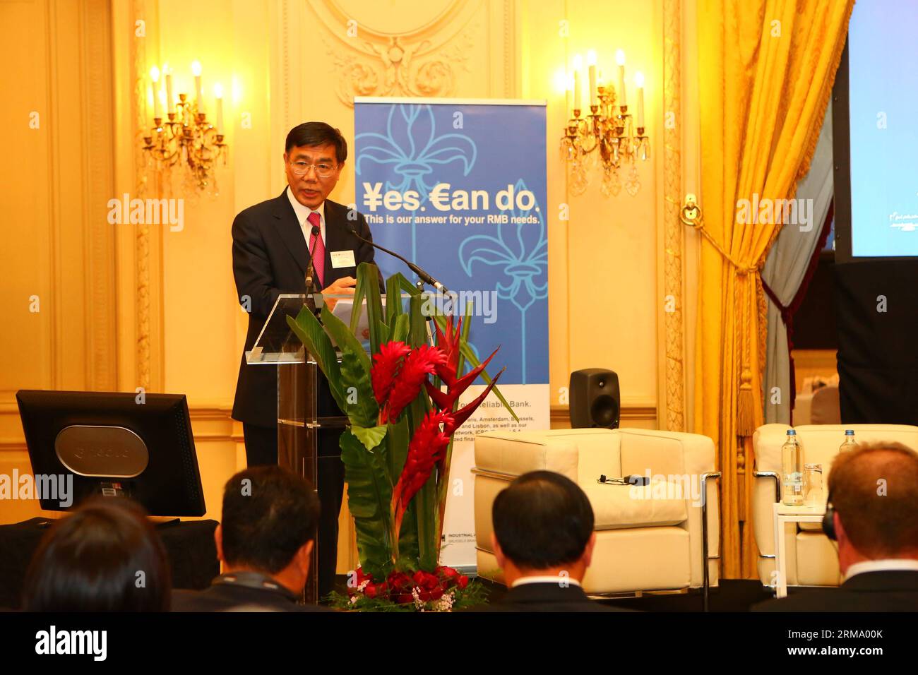 Jiang Jianqing, président de la Banque industrielle et commerciale de Chine (ICBC), prononce un discours au sino European entrepreneurs Forum à Bruxelles, le 6 juin 2014. Le forum s’est ouvert vendredi avec la participation de plus de 70 entrepreneurs de Chine et de pays européens. (Xinhua/Gong Bing) BELGIUM-SINO-EUROPEAN-ENTREPRENEURS FORUM PUBLICATIONxNOTxINxCHN Jian Qing Président de la Banque industrielle et commerciale de Chine ICBC prononce un discours AU SINO European entrepreneurs Forum à Bruxelles juin 6 2014 le Forum s'est ouvert vendredi avec la participation de plus de 70 entrepreneurs Banque D'Images
