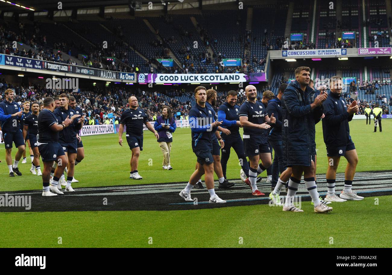 Scottish Gas Murrayfield Stadium. Édimbourg.Écosse, Royaume-Uni. 26 août 2023. Famous Grouse Nations Series Match Écosse vs Géorgie. Les joueurs écossais saluent les supporters avant de partir pour la coupe du monde de rugby en France, crédit : eric mccowat/Alamy Live News Banque D'Images