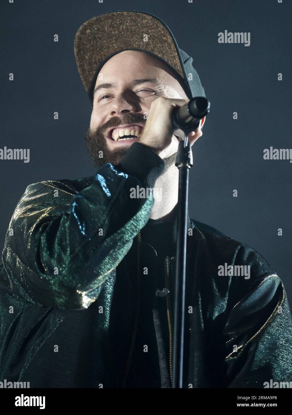 La chanteuse française Woodkid Yoanne Lemoine se produit lors du Festival International de Jazz de Montréal à Montréal, Canada, le 26 juin 2014. La 35e édition du Festival International de Jazz de Montréal s’est ouverte ce soir avec un concert extérieur gratuit au quartier des spectacles au cœur de Montréal par Woodkid Yoanne Lemoine de France. (Xinhua/Andrew Soong) CANADA-MONTREAL-JAZZ-FESTIVAL-OPENING-EVENT PUBLICATIONxNOTxINxCHN la chanteuse française Lemoine se produit au Festival International de Jazz de Montréal à Montréal Canada LE 26 2014 juin la 35e édition du Festival International de Jazz de Montréal Banque D'Images