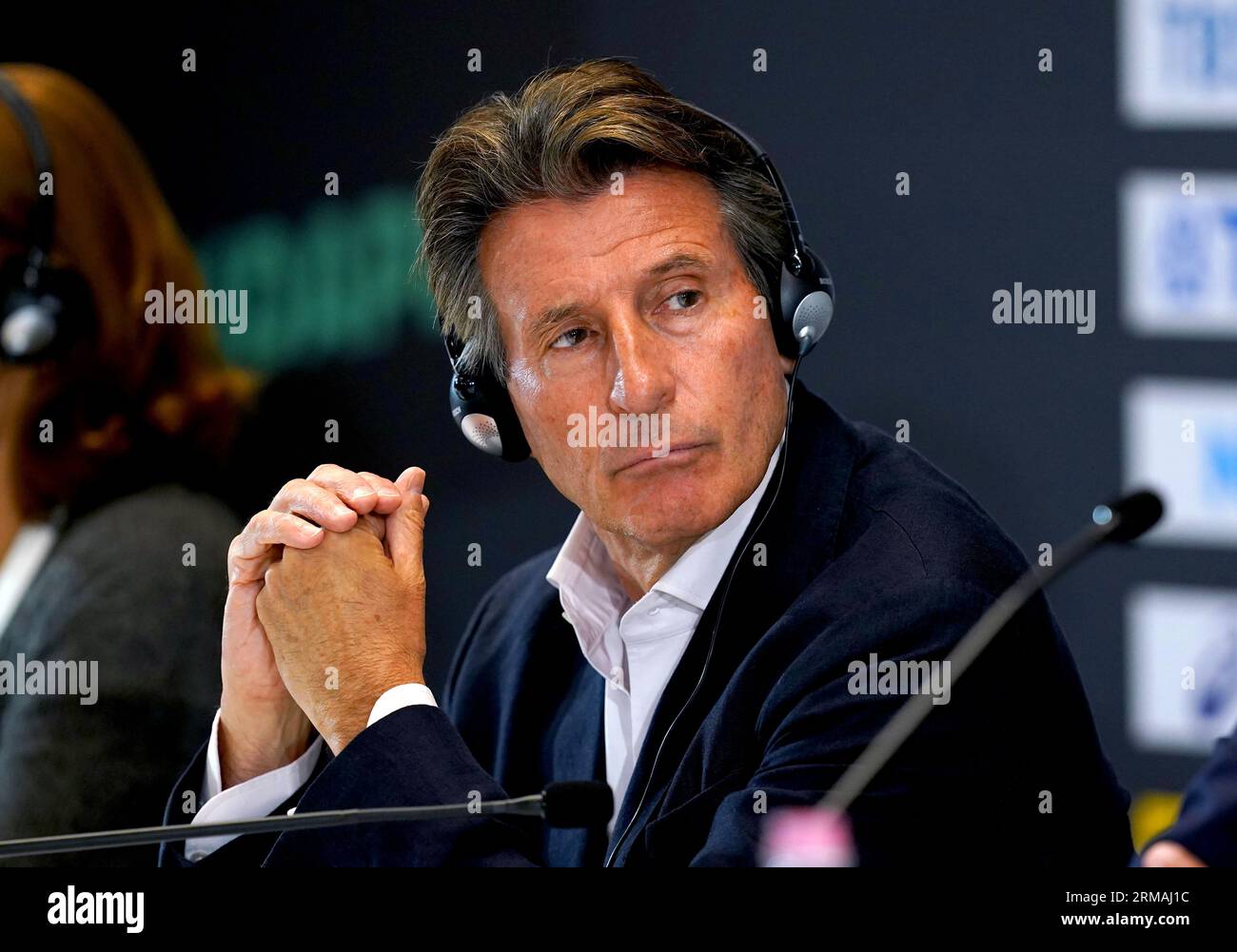 Président de World Athletics Sebastian COE lors de la conférence de presse de fin de tournoi le neuvième jour des Championnats du monde d'athlétisme à Budapest, Hongrie. Date de la photo : dimanche 27 août 2023. Banque D'Images